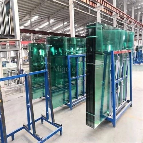 Padelas tiesas rūdīts laminēts stikls