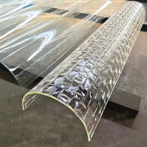 Izliekts rakstainais stikls