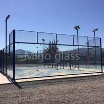 Padela tiesas stikla panelis