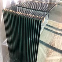 Dzidras rūdītās stikla durvis